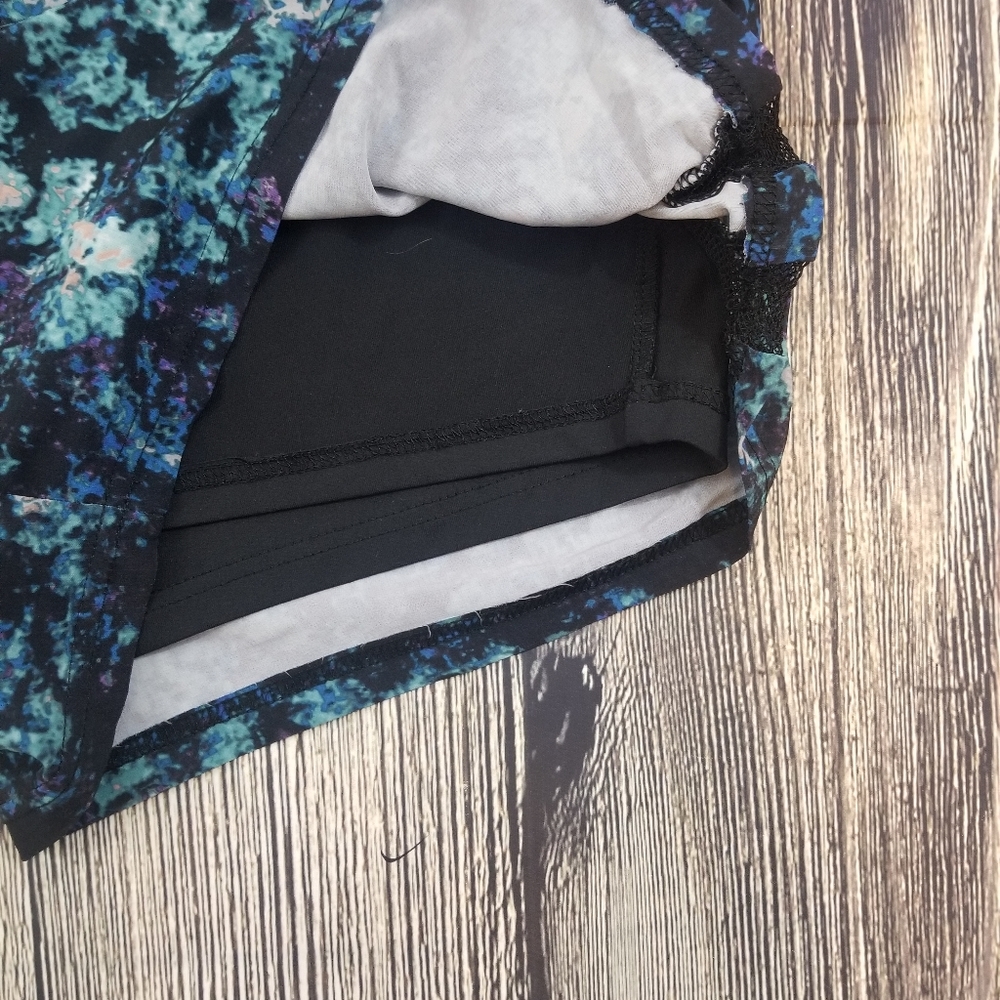 Fabletics Pamela Tidepool Island Runner Shorts - Picture 3 of 10